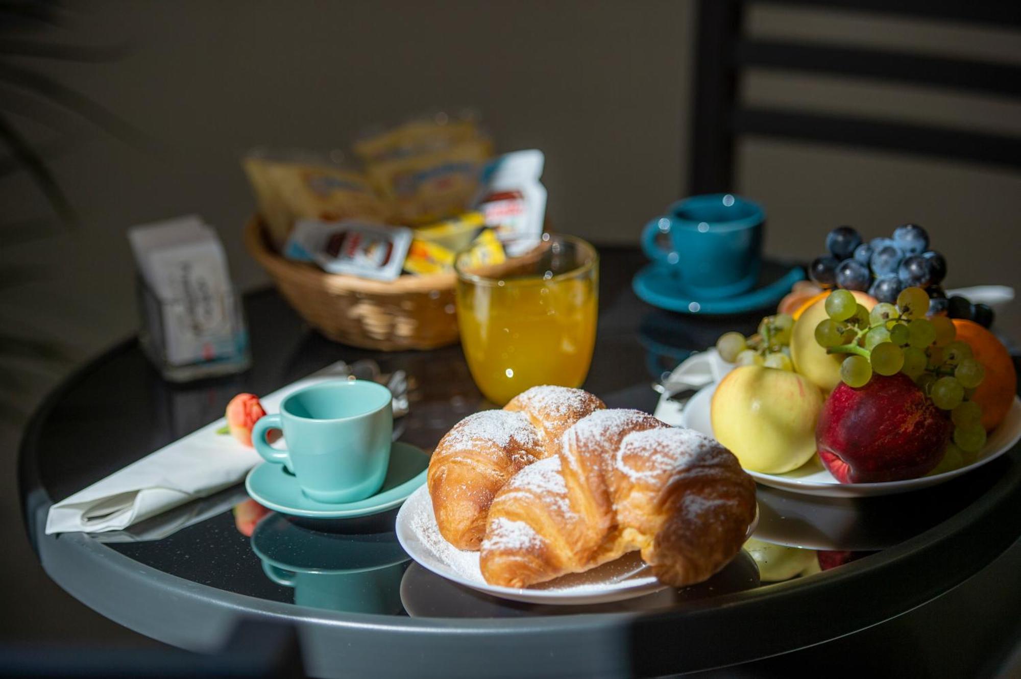 Raggio Di Sole Bed & Breakfast อาเจโรลา ภายนอก รูปภาพ