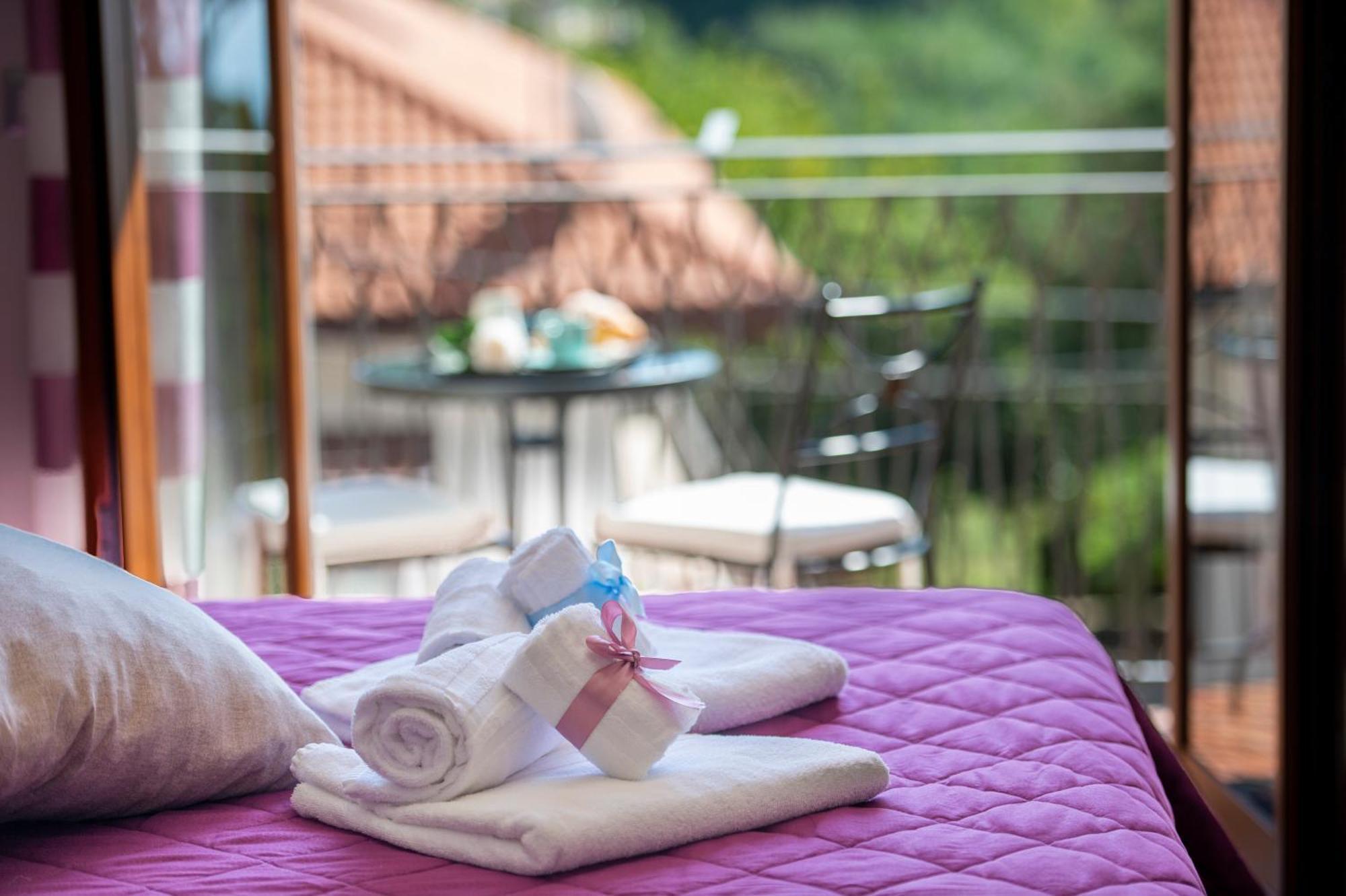 Raggio Di Sole Bed & Breakfast อาเจโรลา ภายนอก รูปภาพ