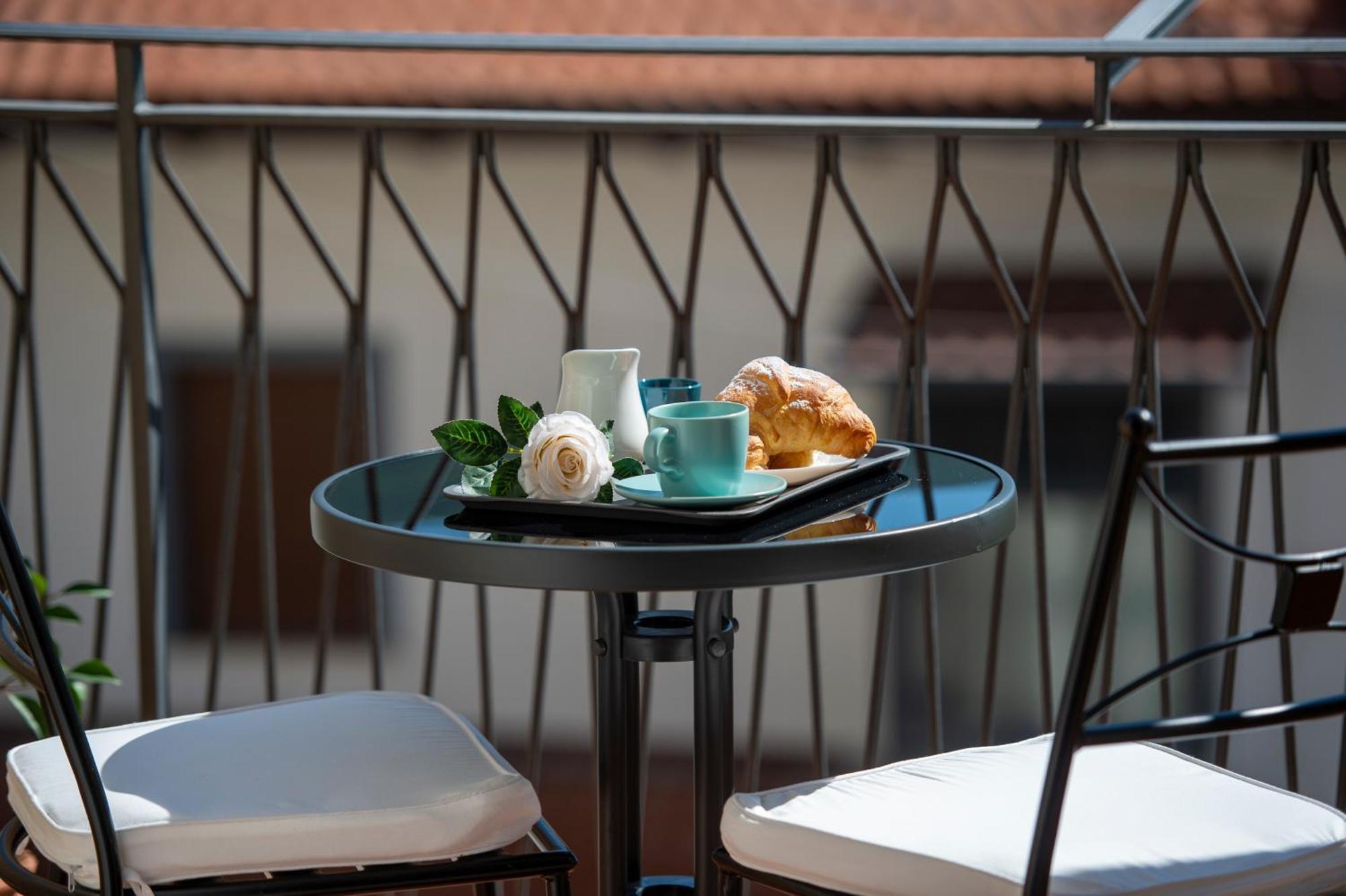 Raggio Di Sole Bed & Breakfast อาเจโรลา ภายนอก รูปภาพ